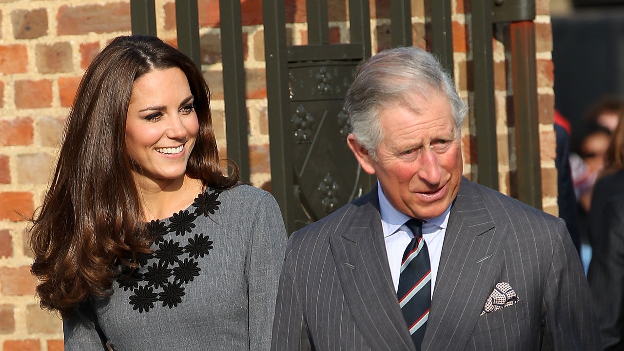 "כל כך גאה בקתרין על האומץ שלה": המלך צ'ארלס מביע תמיכה בנסיכה קייט לאחר ההכרזה על הסרטן