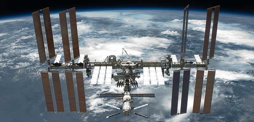 cc NASA, modified, https://en.wikipedia.org/wiki/File:STS-134_International_Space_Station_after_undocking.jpg