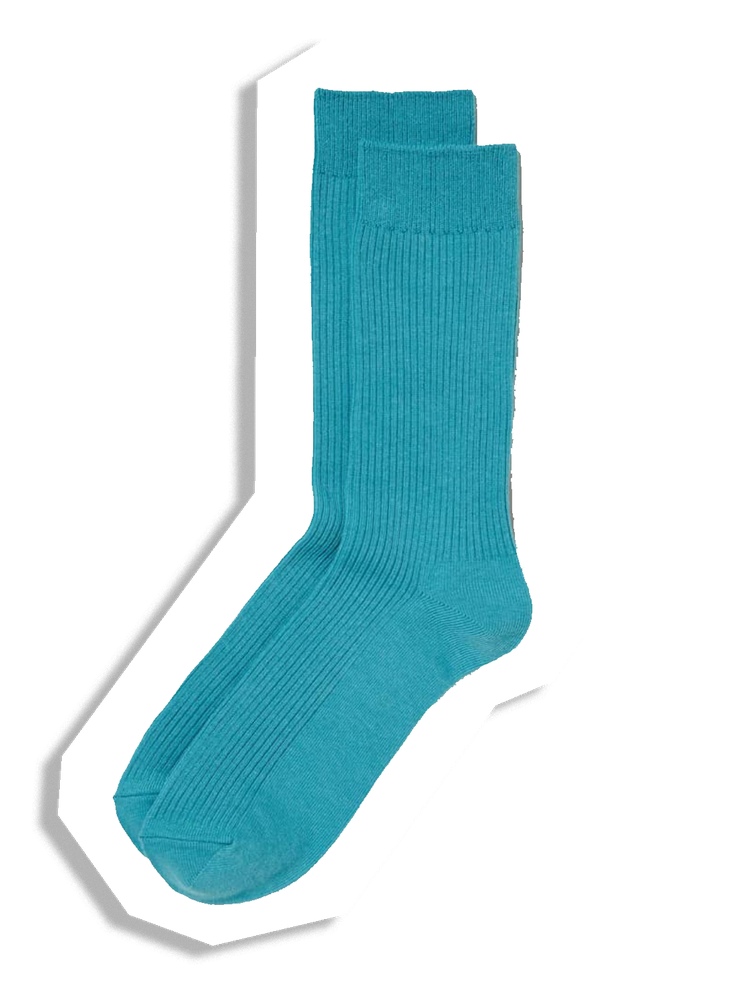 התמונה עשויה להכיל: בגדים, גרביים וגרב