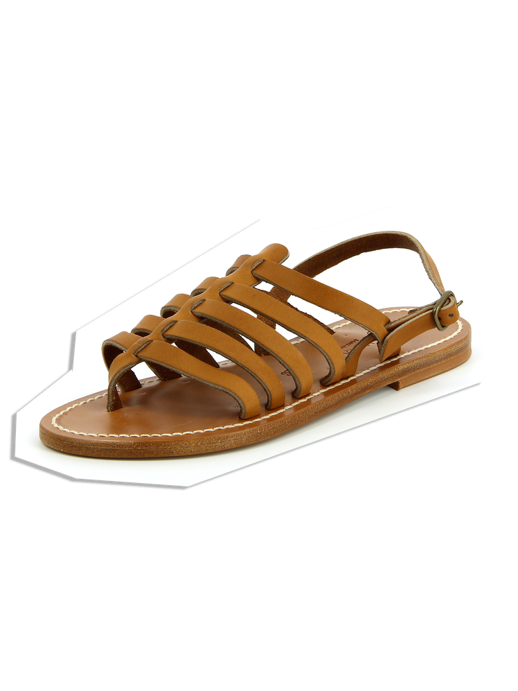 התמונה עשויה להכיל: ביגוד, הנעלה וסנדל