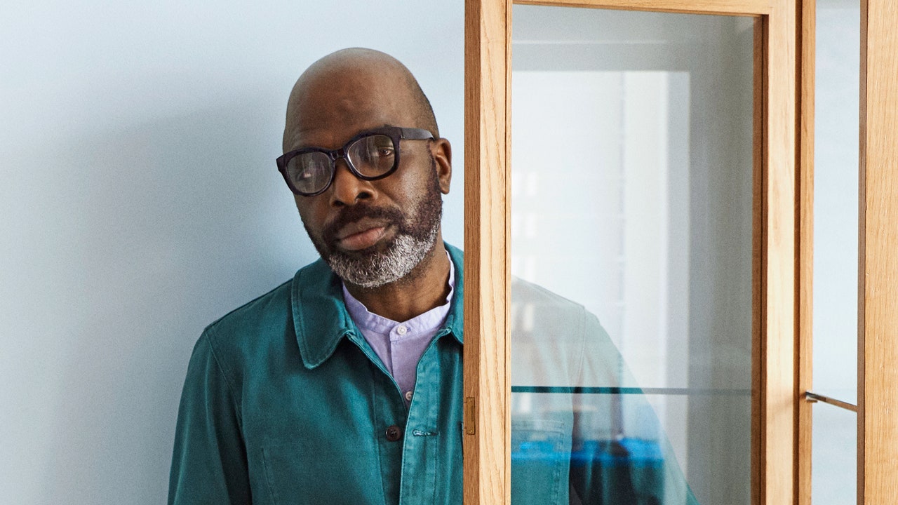 עבור המעצב Duro Olowu, אמנות מחקה את החיים