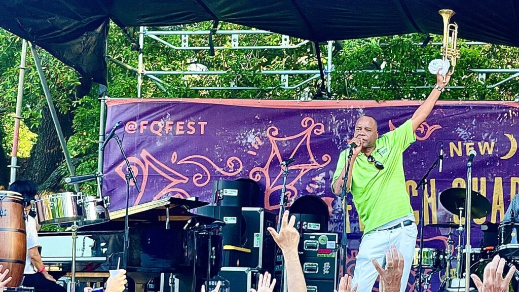 ג'יימס אנדרוז, ראש העיר המוזיקלי של ניו אורלינס, מתנשא בפסטיבל הג'אז של השבוע