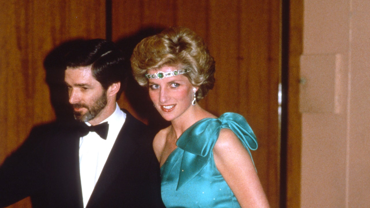 המספרה לשעבר של הנסיכה דיאנה חושפת את הסיבה האמיתית לכך שהיא החליטה לענוד שרשרת כסרט לראש