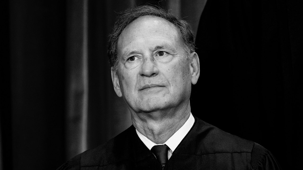 "כמעט מגוחך": שלדון וויטהאוס לא קונה את הגנתו של ג'ון רוברטס לבית המשפט העליון