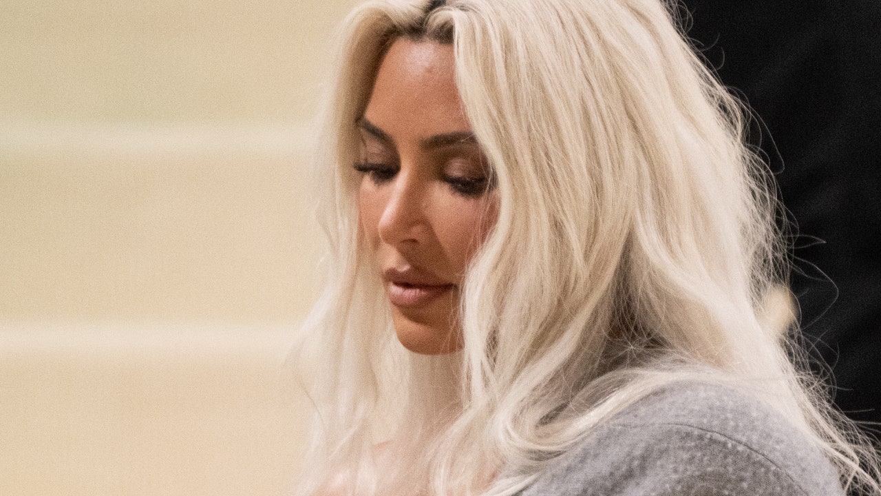 קים קרדשיאן רצתה להיראות כאילו בילתה את "הלילה הכי פרוע בחיי בגן" עם המראה שלה עם הגאלה של 2024