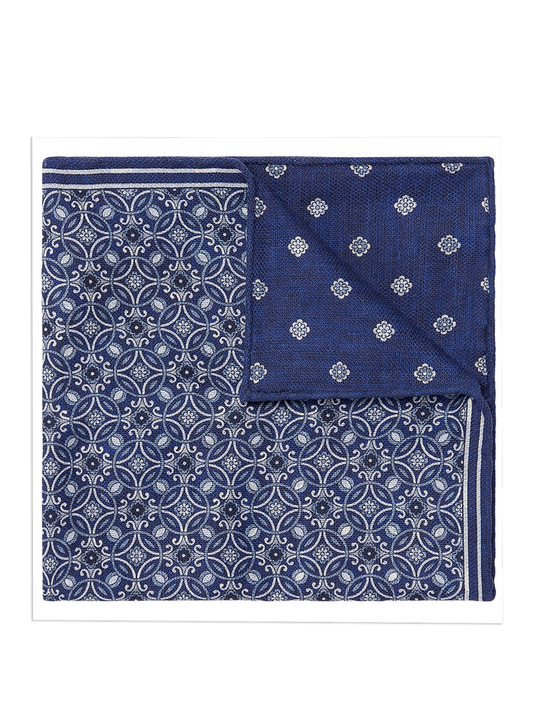 התמונה עשויה להכיל: אביזרים, בנדנה, סרט ראש, ביגוד וחצאית