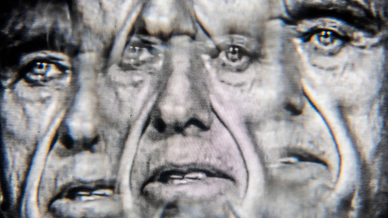 ל-RFK ג'וניור אוזל הזמן להצטרף לביידן וטראמפ על בימת הדיון ב-CNN