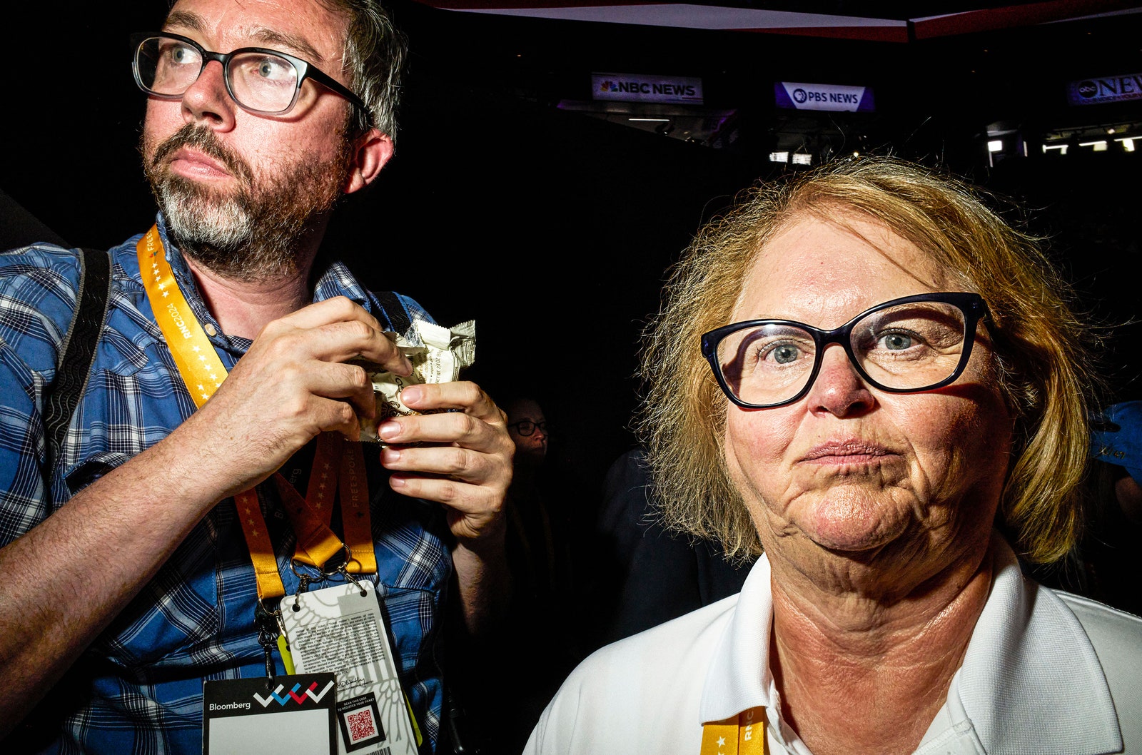 התמונה עשויה להכיל את איבון שוקט ברוהט אביזרים משקפיים צילום פנים ראש אדם דיוקן מבוגר וזקן