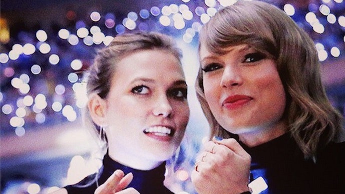 קרלי קלוס היא עדיין סוויפטית, תודה