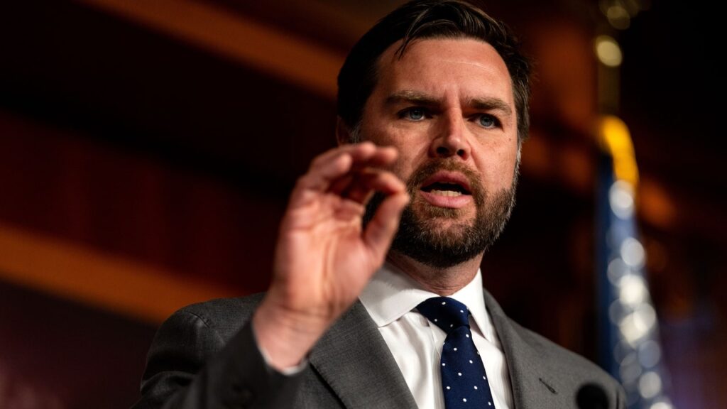 JD Vance, אובססיבי להחלטות הרבייה של זרים, אמר שמורים חסרי ילדים "מפריעים" לו