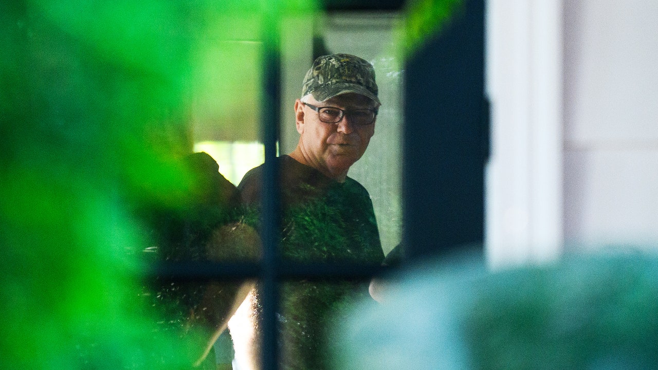 איך צוות העיצוב של קמאלה האריס הפך את האביזר האהוב על טים וולז לרעיון של מיליון דולר