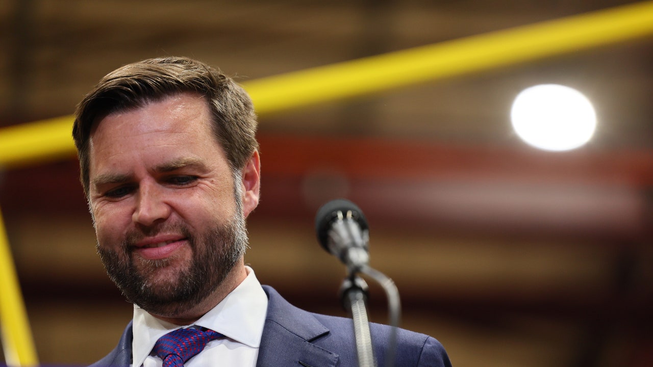 ג'יי.די ואנס ניסה לקרוא לדמוקרטים "מוזרים"