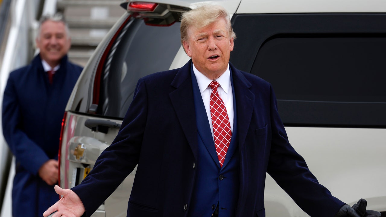 דונלד טראמפ, שבהחלט לא נמס בגלל הפופולריות של קמאלה האריס, דורש "לפסול" את יריבו מהבחירות