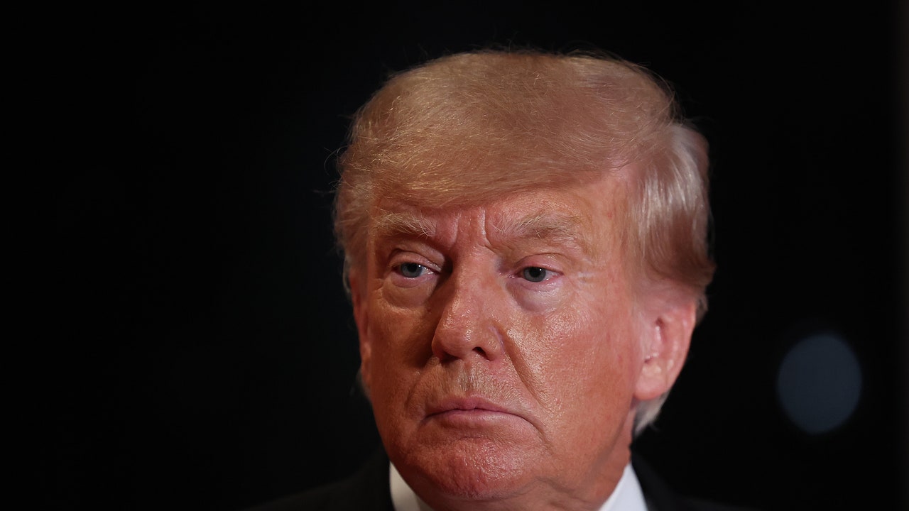 טראמפ מציע שהוא יברח לוונצואלה אם האריס ינצח בבחירות