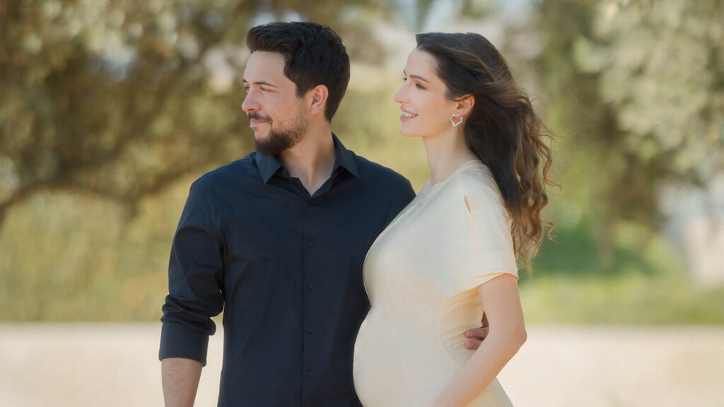 יורש העצר חוסיין והנסיכה רג'ווה מציגים לעולם תינוק מלכותי חדש