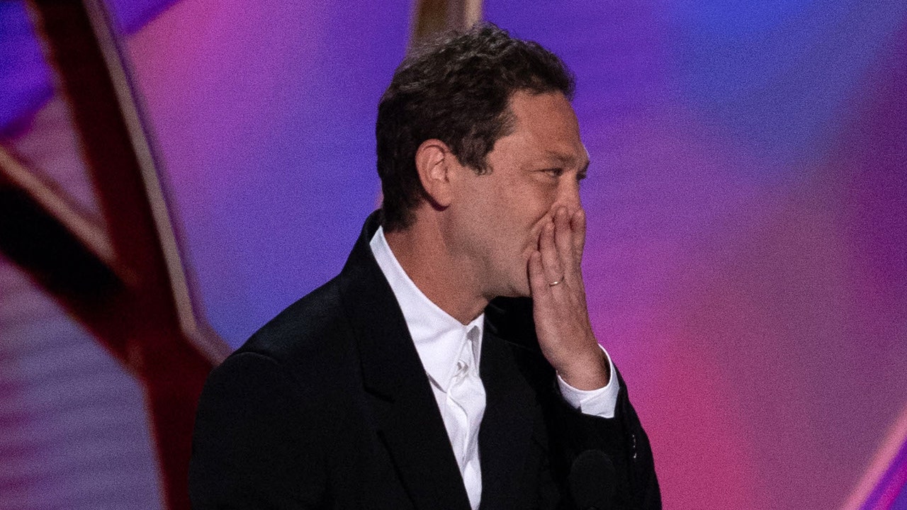 אבון מוס-בכרך היה הסוג הטוב של אדם חתול בטקס האמי 2024