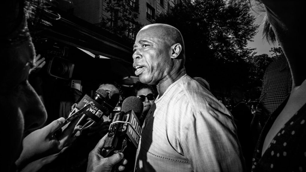 אם אריק אדמס יתפטר, ניו יורק תוכל לראות משחק טינה אפי שיחליף אותו