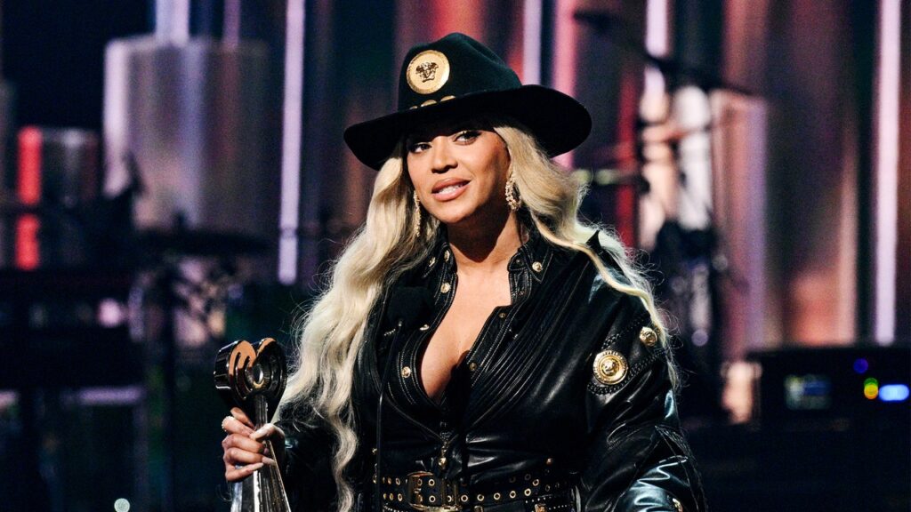 ביונסה כנראה לא מופתעת מהחטיפה של פרסי CMA לשנת 2024 - היא בעצם חזתה את זה