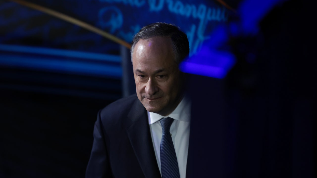 דאג אמהוף עושה את הרושם הטוב ביותר שלו עם טוני סופרן עבור GMA בדינר בניו ג'רזי