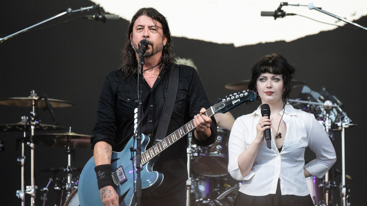 דייב גרוהל תופס את כל החום של האינטרנט - וגם של קייט הדסון - בגלל הבגידה שהודתה בו