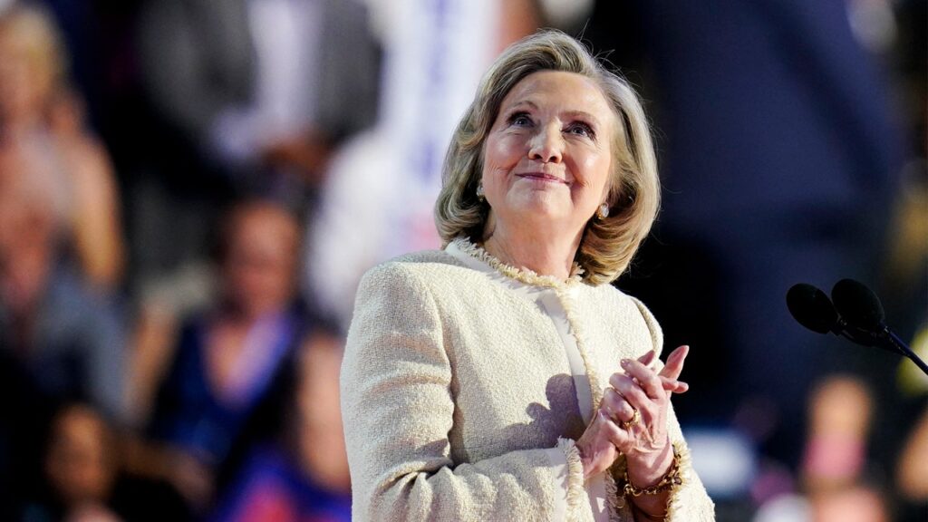 הילרי קלינטון חולקת את תחושותיה האמיתיות לגבי דונלד טראמפ, ומזהירה מפני הסכנות