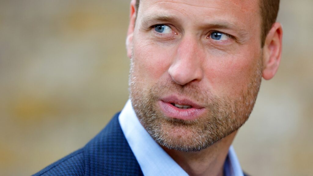 הנסיך וויליאם חזר לעבודה ומזוקן