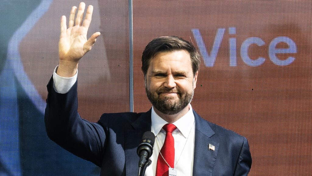 JD Vance דיבר עם כמה "עובדי רכב למען טראמפ" בעצרת בדטרויט. אבל הם היו למעשה הונאה.