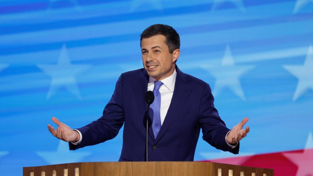 איך פיט בוטייג עצר את תעלוליו הילדותיים של אילון מאסק כמו מבוגר