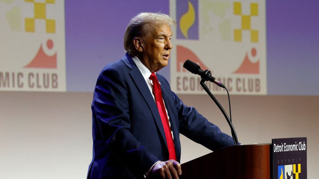 דונלד טראמפ היכה את דטרויט במגרש שלו מול מצביעי מישיגן