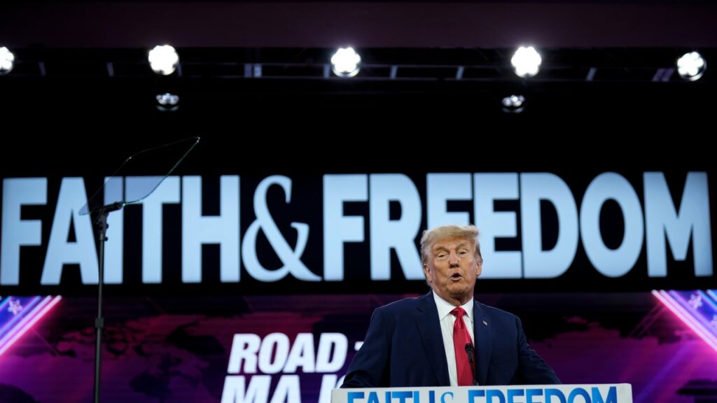 דונלד טראמפ מציע שהוא ממש נמשח על ידי אלוהים