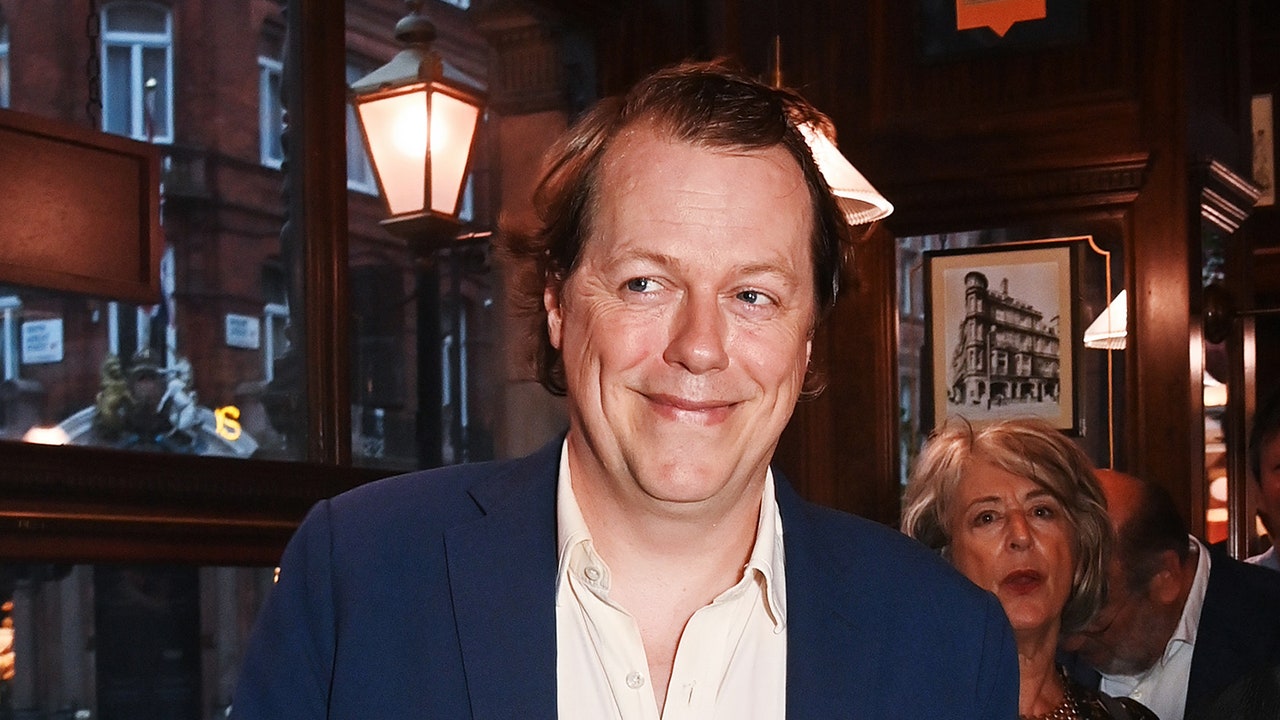 המלכה קמילה טורפת את הביצים במשך "20 עד 30 דקות" וצולה עוף עם "כל השומנים המכוערים"