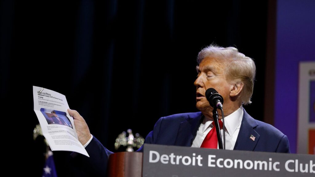 טראמפ באמת רוצה שתאמין שהוא זכה בפרס "איש השנה" של מישיגן. הוא מעולם לא עשה