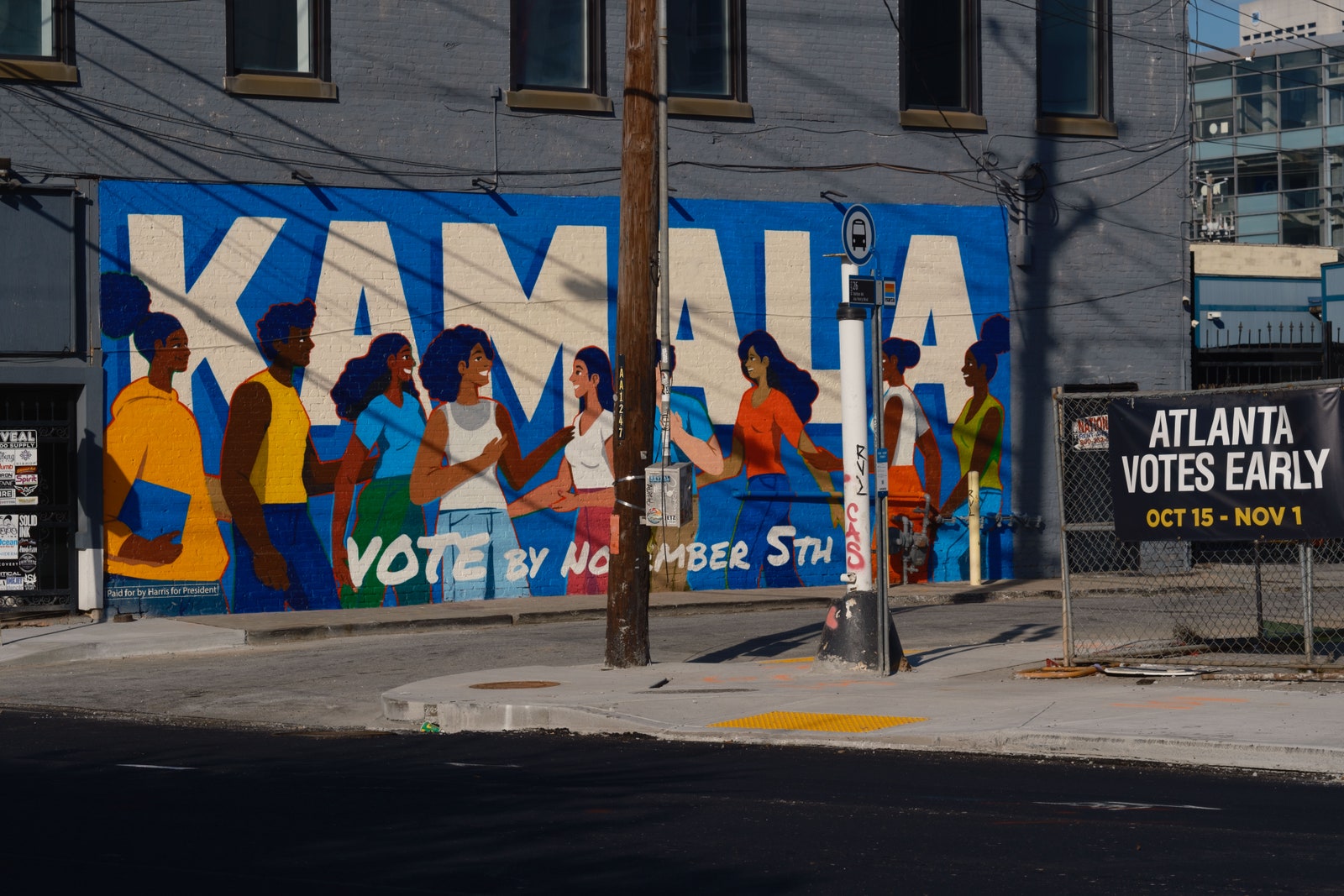 התמונה עשויה להכיל ציור אמנות עיר למבוגרים כביש רחוב ועירוני