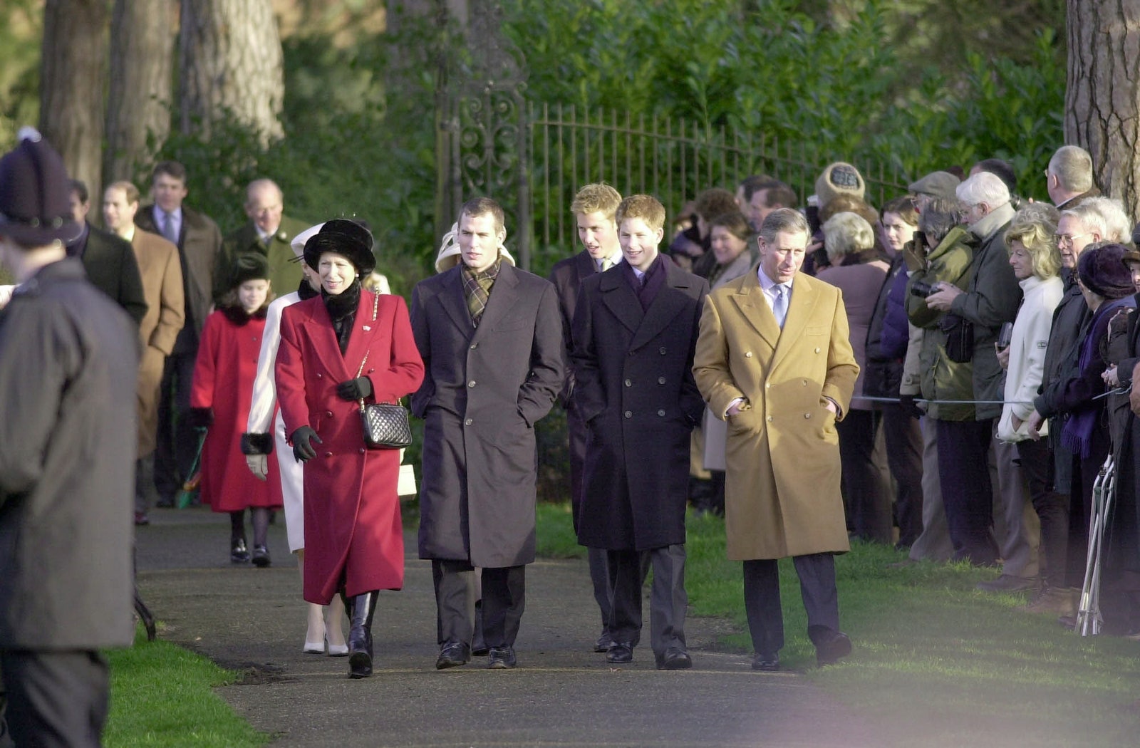 התמונה עשויה להכיל את צ'ארלס הנסיך מוויילס הנסיך הארי הדוכס מסאסקס ואן הנסיכה רויאל