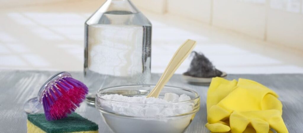 7 פריטים שלא כדאי לנקות עם סודה לשתייה