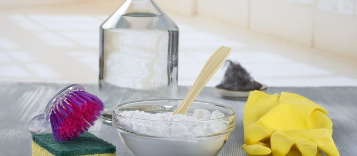 7 פריטים שלא כדאי לנקות עם סודה לשתייה