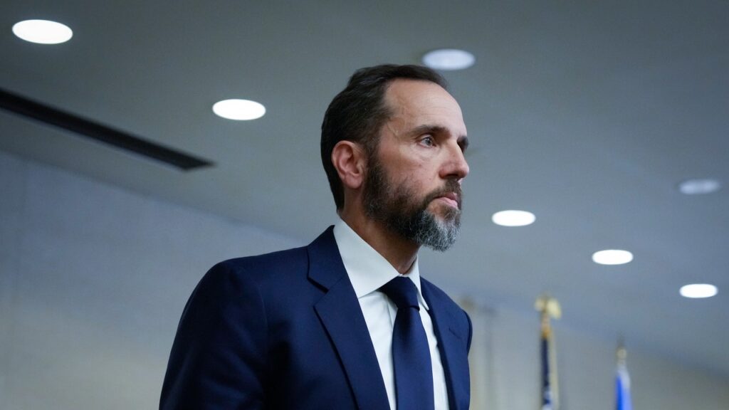 דונלד טראמפ ברח מהכל