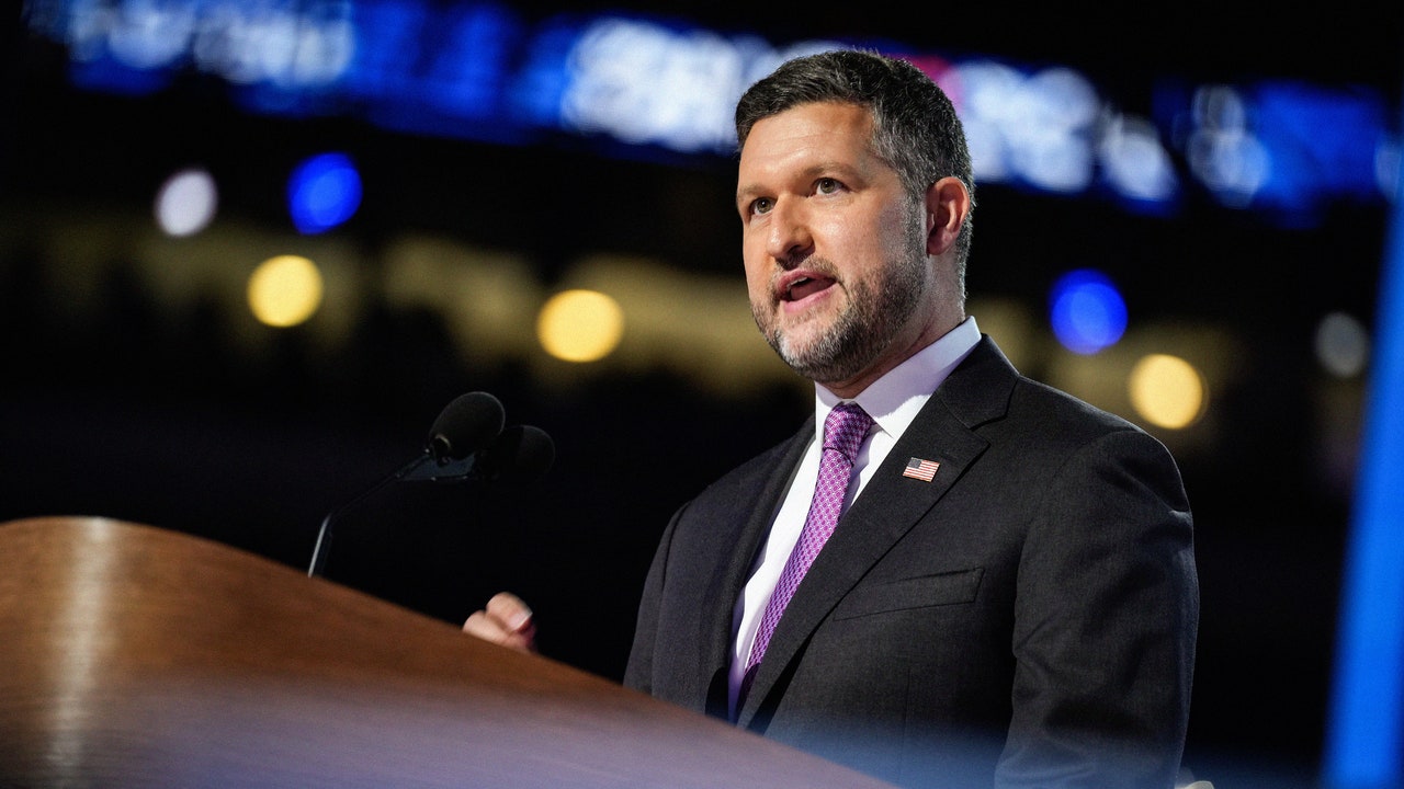 הדמוקרט הזה במחוז התנופה חושב שהאליטות הכלכליות הן האויב האמיתי של המפלגה