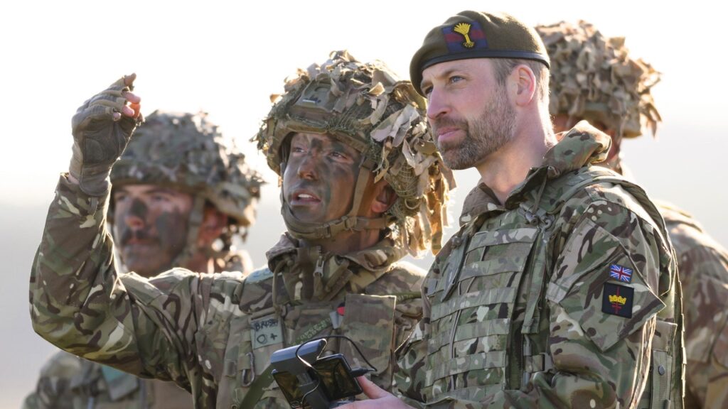 הנסיך וויליאם מגדל את זקנו לקראת החגים