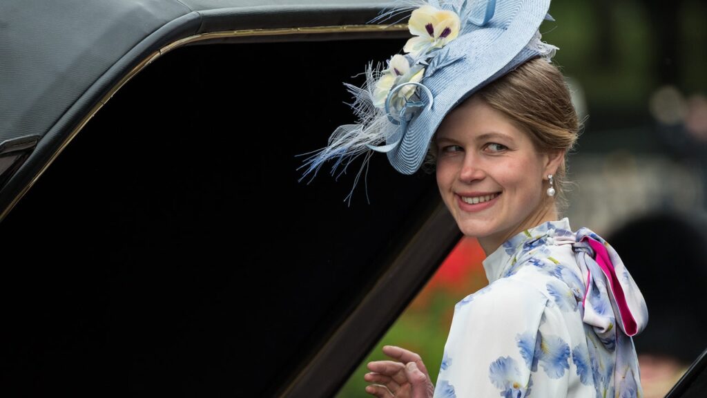 ליידי לואיז ווינדזור, הנכדה הצעירה ביותר של המלכה אליזבת, חוגגת את יום הולדתה ה-21