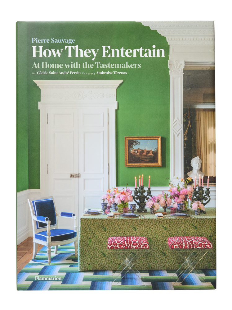 התמונה עשויה להכיל: פרח, סידור פרחים, צמח, בתוך הבית, עיצוב פנים, זר פרחים, עיצוב הבית וכיסא