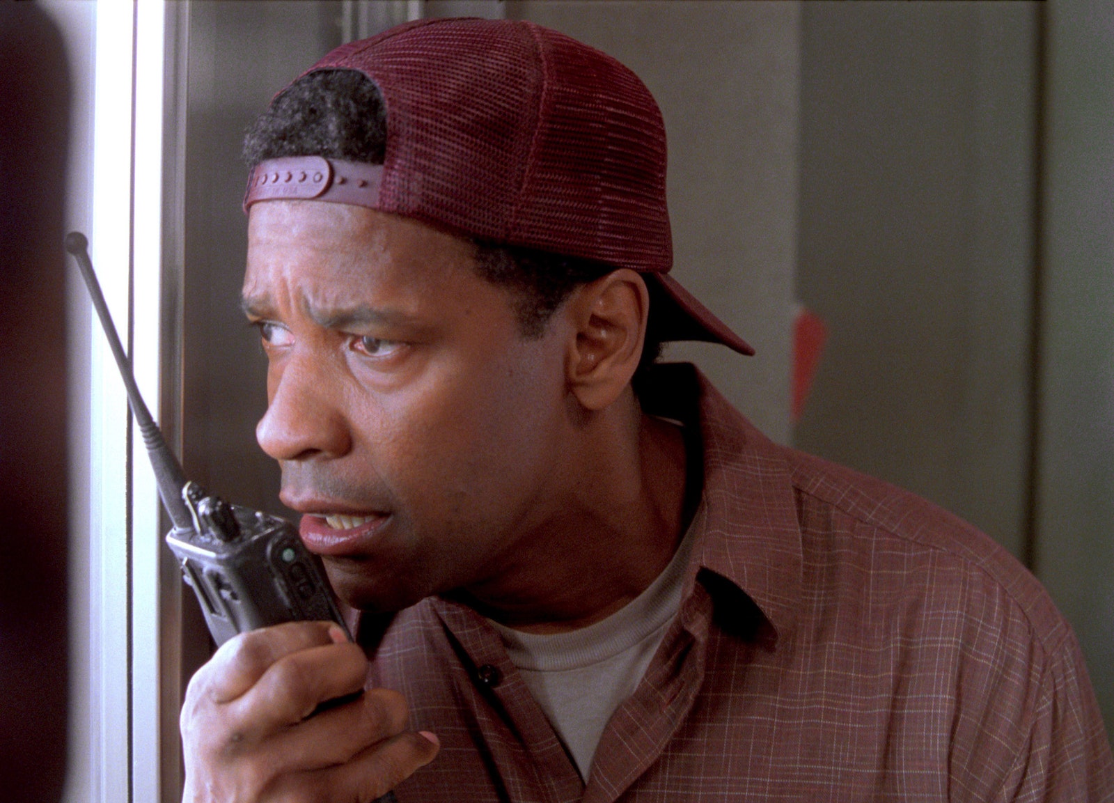 התמונה עשויה להכיל את Denzel Washington כובע בייסבול כובע ביגוד כובע אדם מבוגר צילום פנים ראש ודיוקן