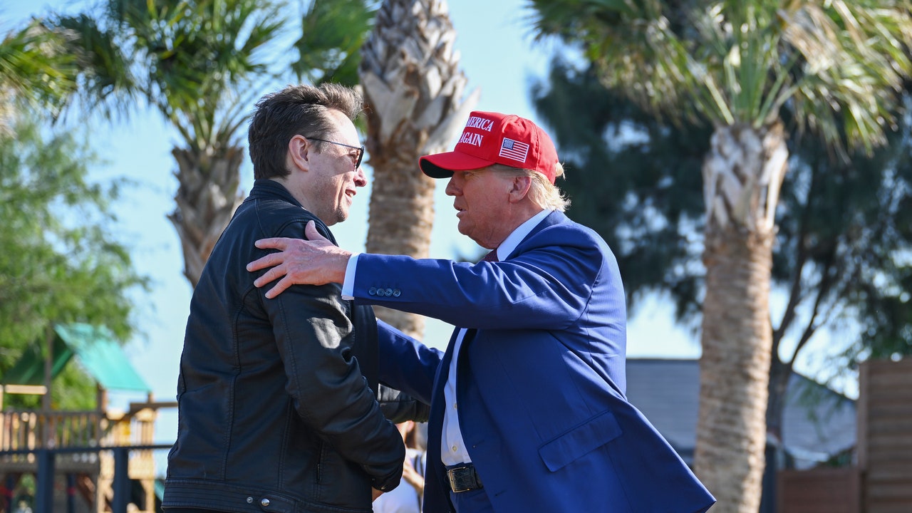 דונלד טראמפ מהדהד את אילון מאסק על אשרות עובדים זרים בתוך מחלוקת MAGA