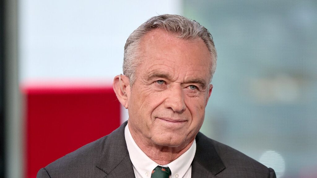 עורך דינו של RFK Jr., שעוזר לצוות HHS, דרש מה-FDA לבטל את אישור חיסון הפוליו