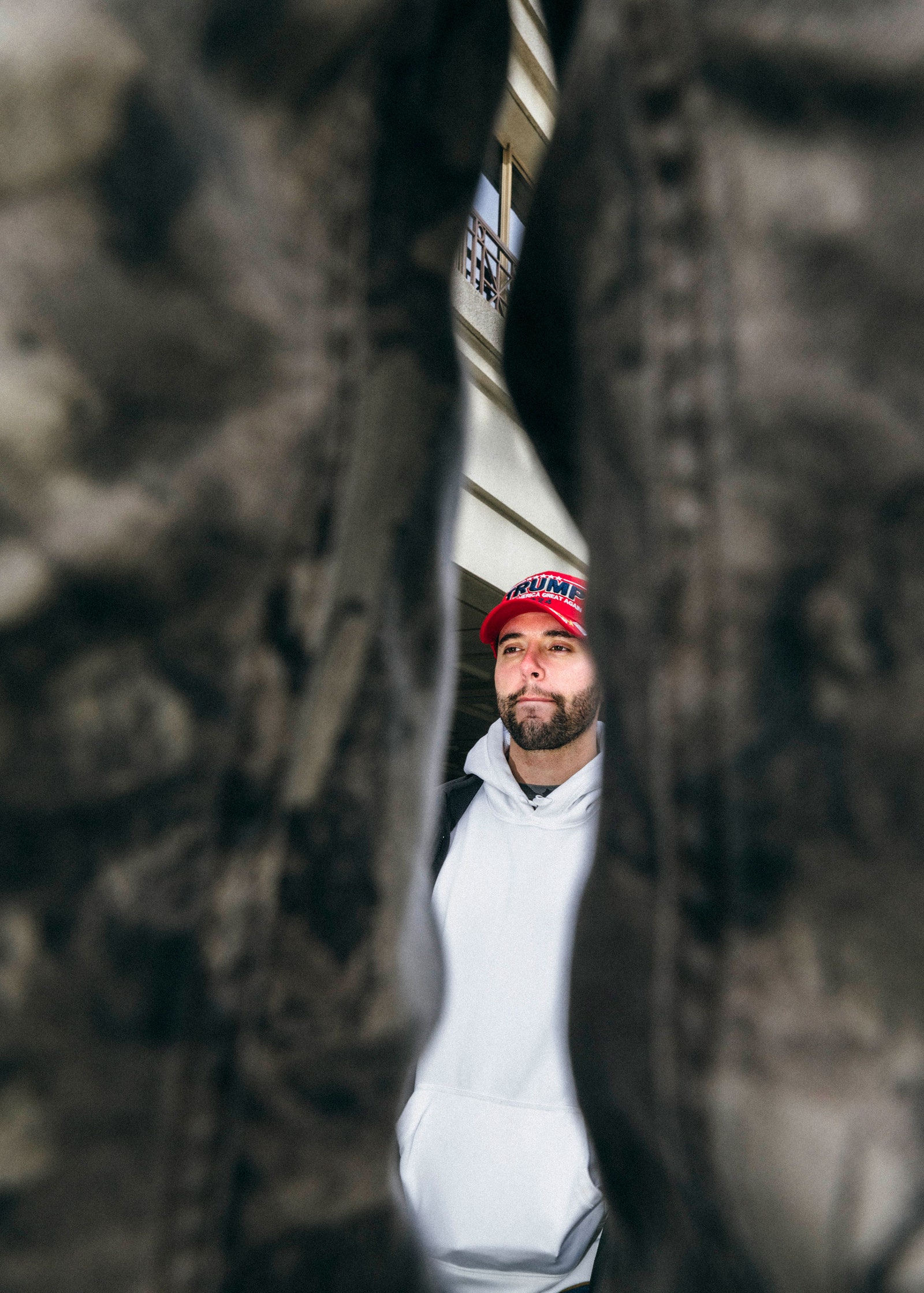 התמונה עשויה להכיל פנים צילום ראש אדם דיוקן בגדי וכובע עם חיוך שמח למבוגרים