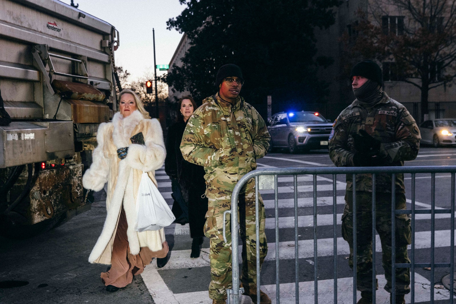 התמונה עשויה להכיל Nate Walka Claudine Tiercelin Anacani אדם מבוגר ביגוד כפפה חתונה ותחבורה