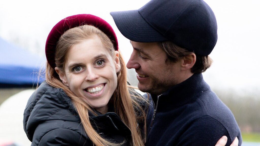 הנסיכה ביאטריס מברכת את התינוק השני, ומכנה אותה לכבוד המלכה אליזבת