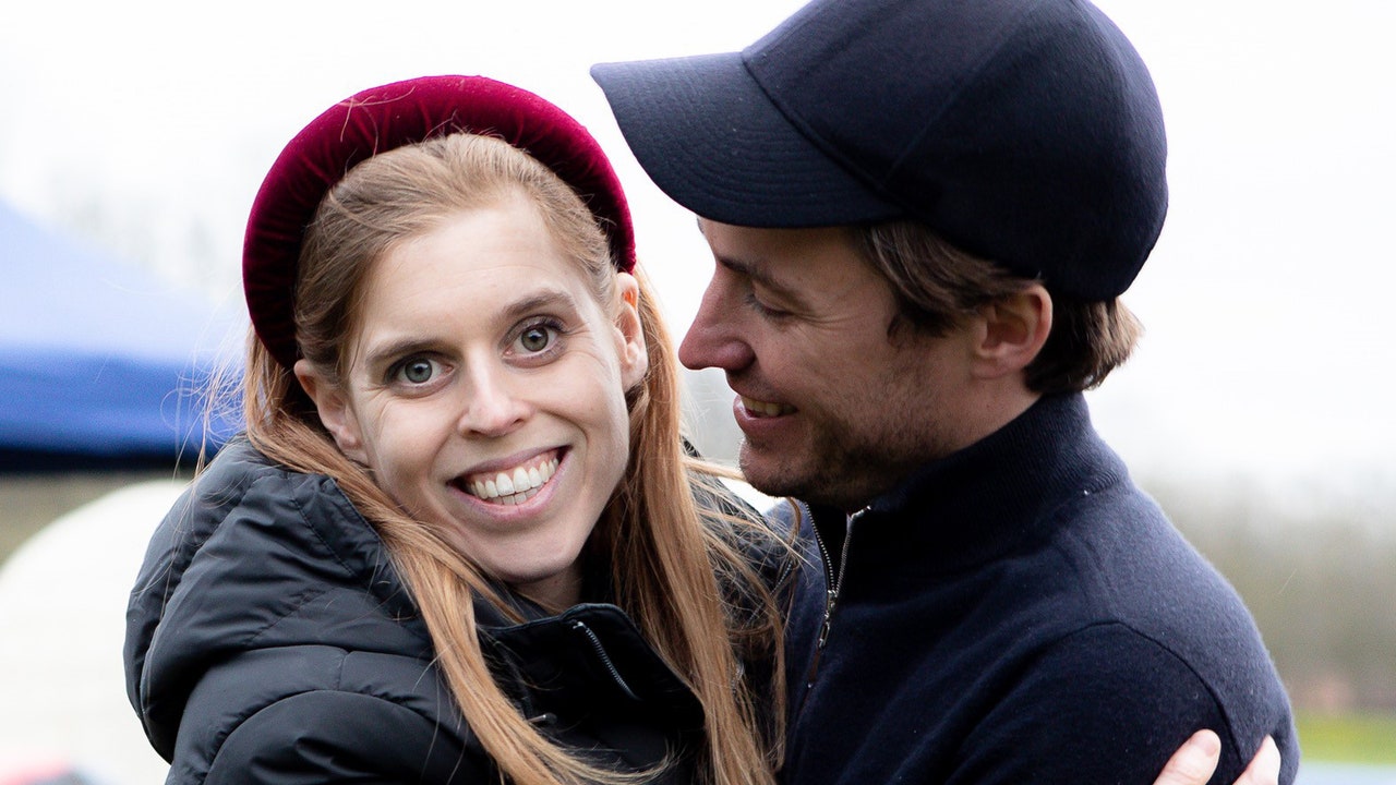 הנסיכה ביאטריס מברכת את התינוק השני, ומכנה אותה לכבוד המלכה אליזבת