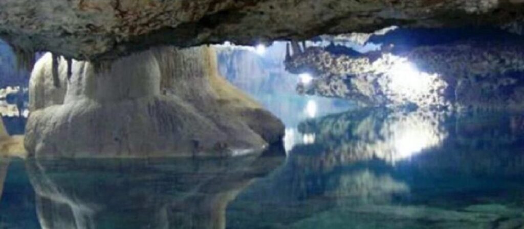 אוקיינוס ​​עצום מתחת לאדמה