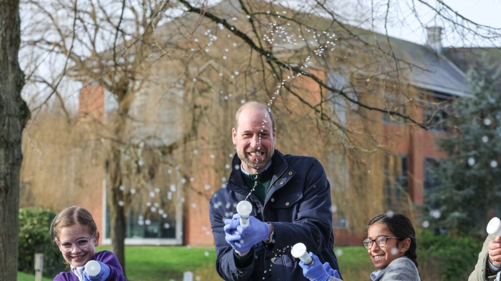 הנסיך וויליאם גדידי מגלם את המדען במשך יום אחד